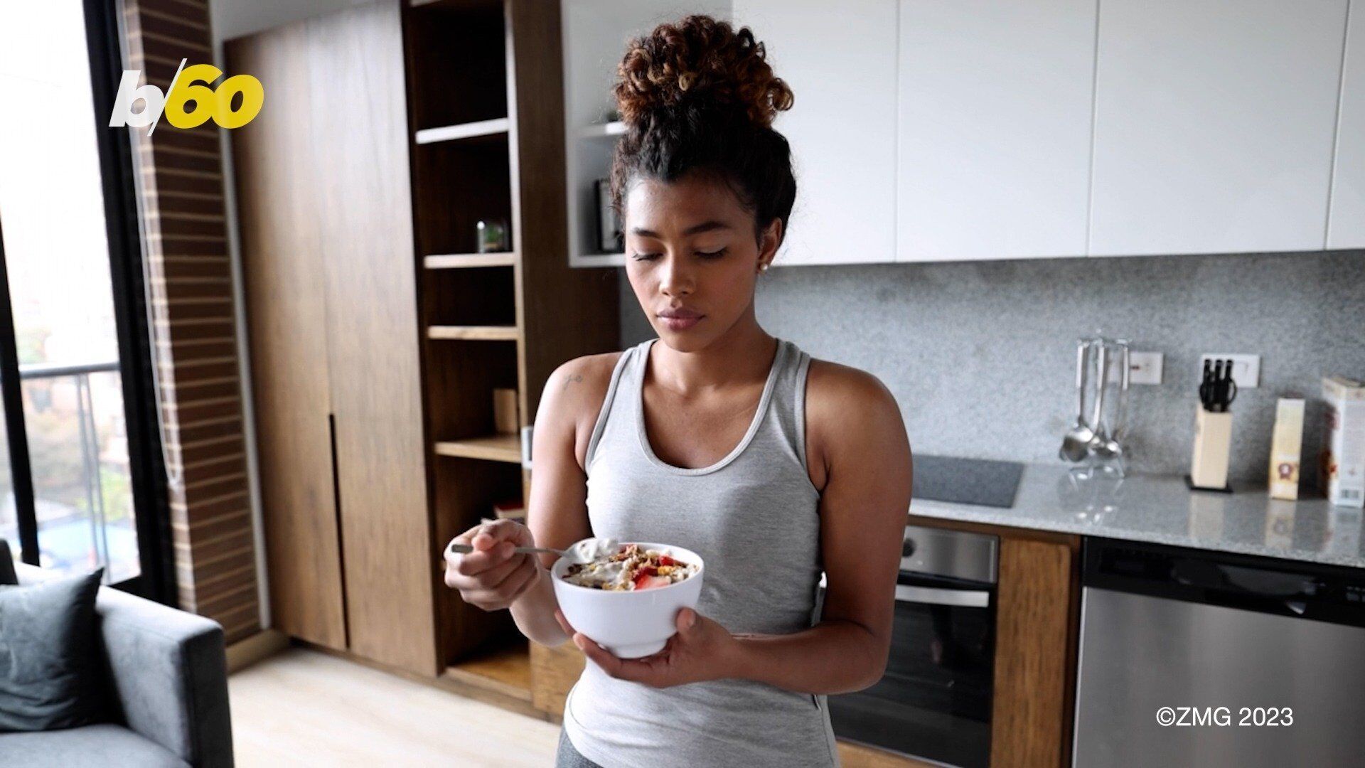 Is it better to eat before or after an early morning workout?